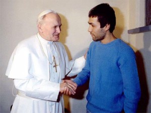 Pistola que alvejou João Paulo II enviada à Polônia1