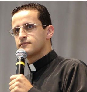 Padre Anderson Marçal