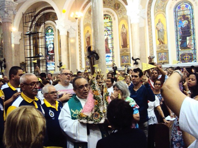 Imagem do Círio de Nazaré é recebida em paróquia do Rio de Janeiro