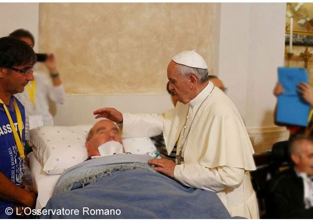 Os doentes nunca são meros objetos, eles têm dignidade, reitera Papa na mensagem / Foto: Arquivo - L'Osservatore Romano