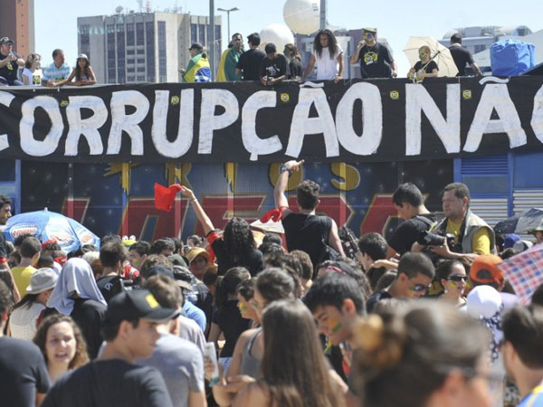 Brasileiros se manifestam contra a corrupção no Brasil / Foto: Reprodução Agência Brasil