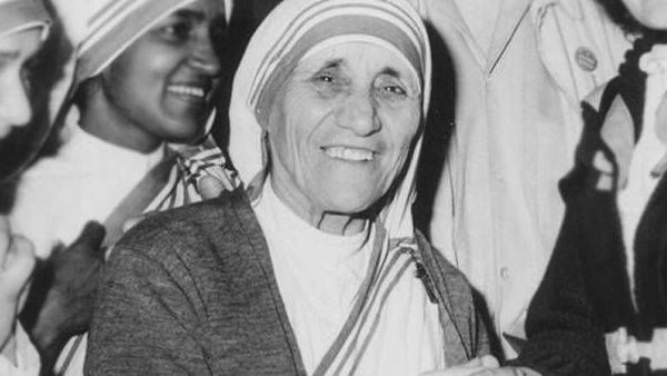 Madre Teresa Viveu Período Heroico De Escuridão Espiritual Diz