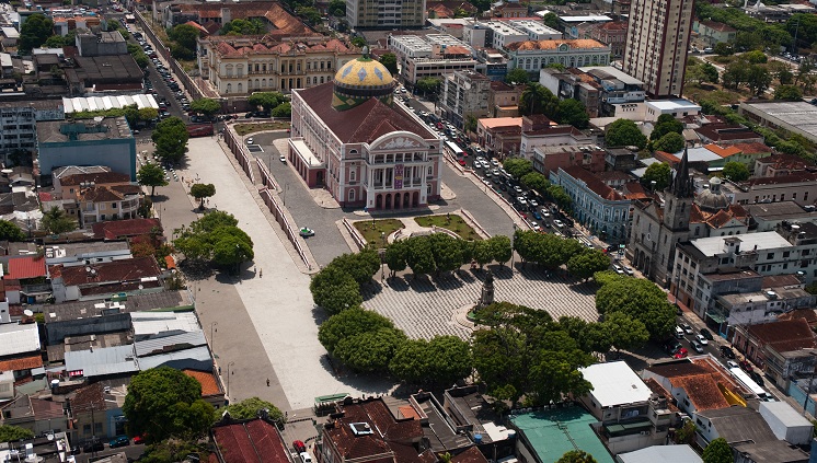 Vista aérea de Manaus com o Teatro Amazonas /  Foto: David Rego Jr. - Divulgação Embratur