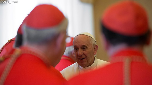 Papa na Sala do Consistório reunido com cardeais / Foto: L'Osservatore Romano