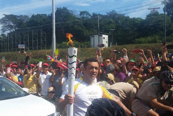 O sargento da Companhia de Operações Especiais da Polícia Militar Laércio Estumano carregou a Tocha Olímpica em Manaus e representou a Força Nacional de Segurança / Foto: Bianca Paiva - Agência Brasil