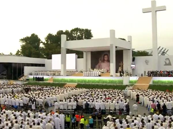 Missa dá início à JMJ 2016, com mais de 200 mil jovens