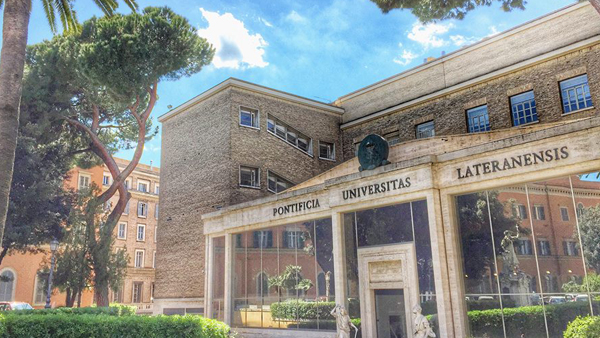 Vista parcial da Pontifícia Universidade Lateranense em Roma, renomada instituição de ensino / Foto: Facebook da universidade