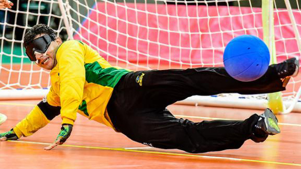 Atleta paralímpico no goalball / Foto: Divulgação CPB