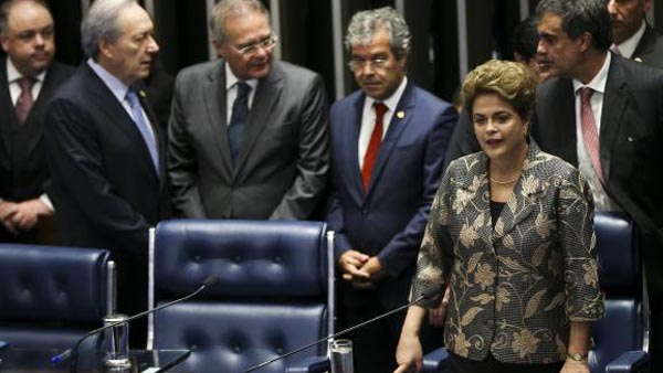 Dilma faz sua defesa diante dos senadores durante sessão de julgamento do impeachment / Foto: Marcelo Camargo-Agência Brasil