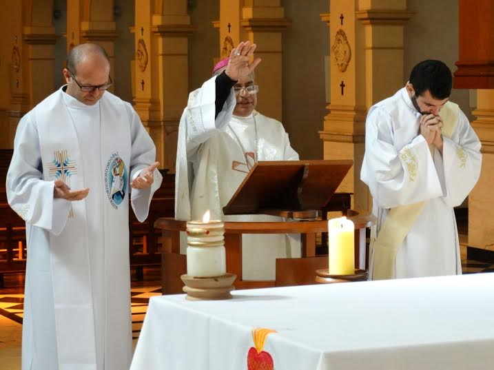 Da esquerda para a direita: padre Matheus, Dom Francisco Carlos e o diácono Luiz / Foto: Comire