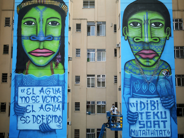 Murais retratam a luta dos indígenas contra construção de hidelétricas na Amazônia / Foto: Reuters