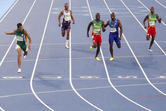 No atletismo, houve duas quebras de recorde: o sul-africano Wayde Van Niekerk fechou a final dos 400 metros rasos em 43,03 segundos e a etíope Almaz Ayana concluiu os 10 mil metros em 29 minutos e 17,45 segundos    / Foto: Reuters - David Gray 