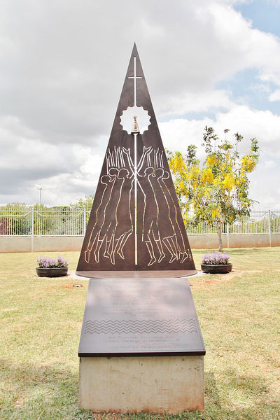 Monumento dedicado à Padroeira do Brasil no jardim da CNBB / Foto: CNBB