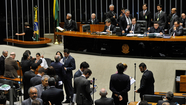 Deputados aprovaram projeto que, entre outras medidas, tipifica o caixa dois como crime eleitoral / Foto: Luis Macedo/Câmara dos Deputados
