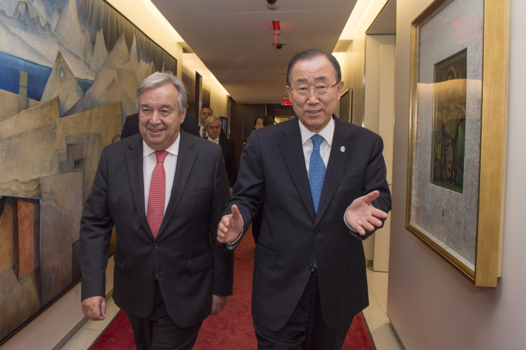 O atual secretário-geral da ONU, Ban Ki-moon, ao lado do chefe da ONU a partir de janeiro de 2017, António Guterres / Foto: ONU