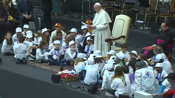 Rodeado de crianças, papa fala ao público infantil sobre esperança e sonhos / Foto: Reprodução CTV