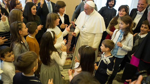 Papa com os adolescentes da Ação Católica Italiana / Foto: Rádio Vaticano