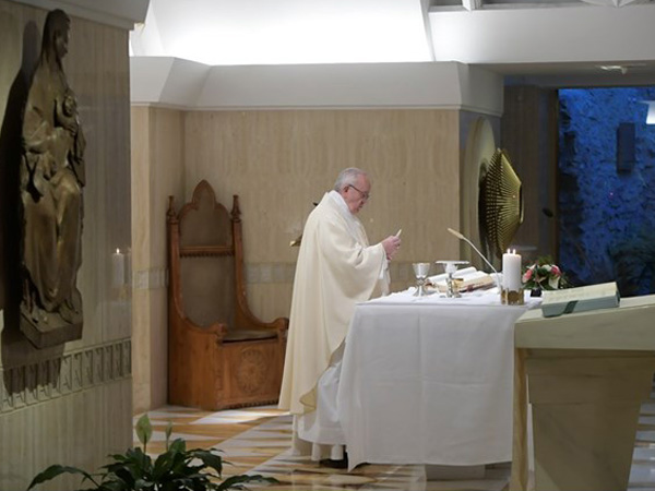 Francisco durante a celebração matutina / Foto: Rádio Vaticano