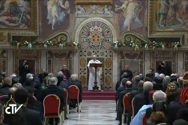 Diplomatas junto à Santa Sé acompanham discurso do Papa Francisco / Foto: Reprodução CTV