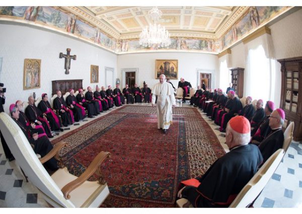 Papa reunido com os bispos chilenos./ Foto: Rádio Vaticano