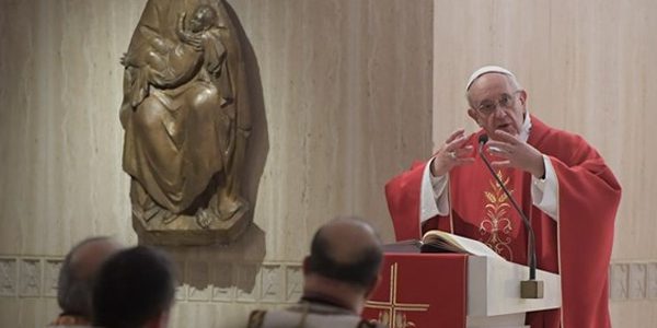 Papa durante missa na capela da Casa Santa Marta / Foto: L'Osservatore Romano