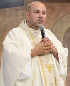 Padre Joni Ellison Batista / foto: Daniel Mafra (CN)