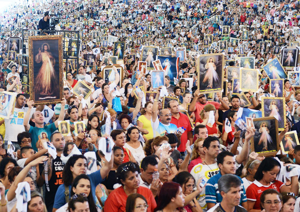 Centenas de peregrinos participam da Festa da Misericórdia na Canção Nova - Foto: Wesley Almeida/cancaonova.com
