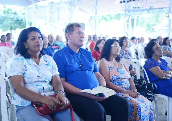 Peregrinos participam da Quinta-feira de Adoração na Canção Nova. Foto: Wesley Almeida/cancaonova.com
