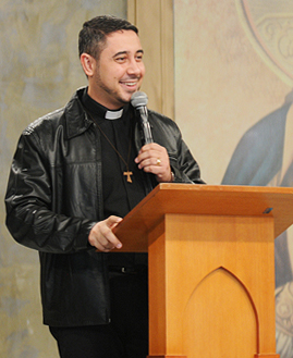 Padre Fábio Camargos. Foto: Daniel Mafra/cancaonova.com