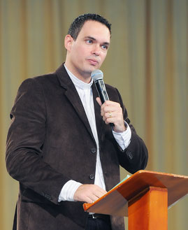 Padre Adriano Zandoná