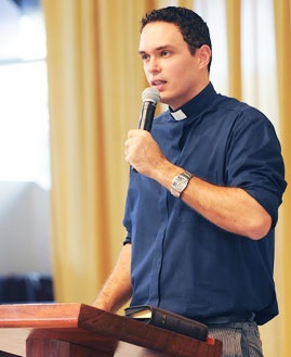 Padre Adriano Zandoná Foto: ArquinoCN/cancaonova.com