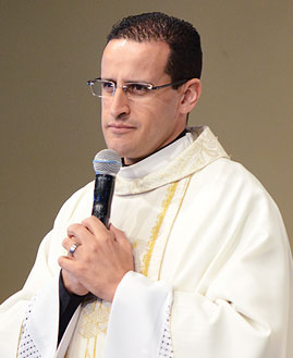 Padre Anderson Marçal. Foto: Wesley Almeida/cancaonova.com