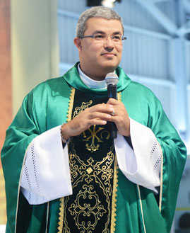 Padre Roger Luis Foto: Wesley Almeida/cancaonova.com