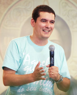 Evandro Nunes prega na Quinta-feira de Adoração. Foto: Arquivo/CancaoNova