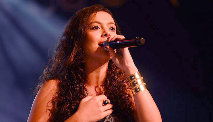 Fernanda Silva é uma cantora católica de 20 anos. Foto: WesleyAlmeida/cancaonova.com 