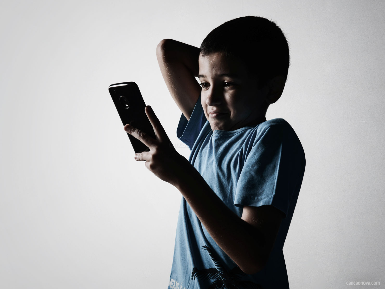 O-uso-da-tecnologia-por-crianças-e-adolescentes-e-seus-riscos