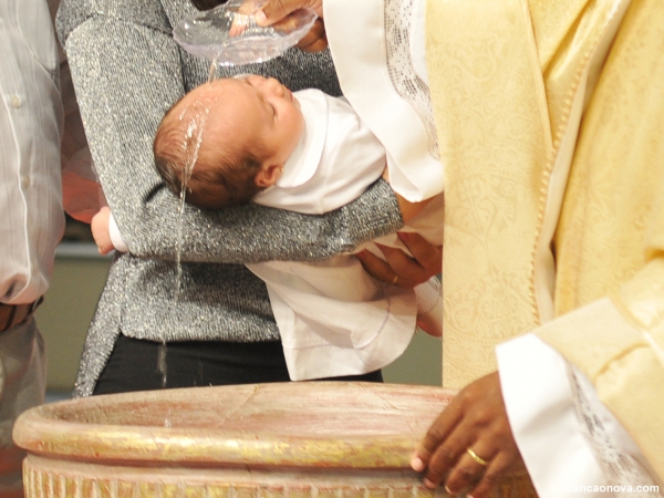 Como escolher padrinhos de batismo para os meus filhos