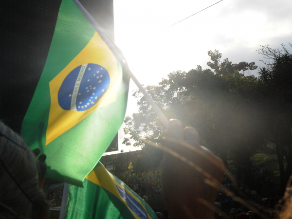 a-politica-partidaria-no-brasil-instalou-o-caos-na-sociedade