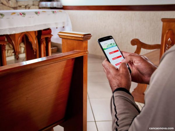 O uso do celular na Igreja