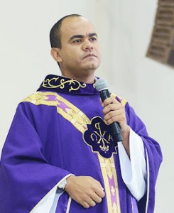 padre Sandro Magalhães