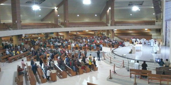 Assembleia na Santa Missa da abertura da Novena do Pai das Misericórdias