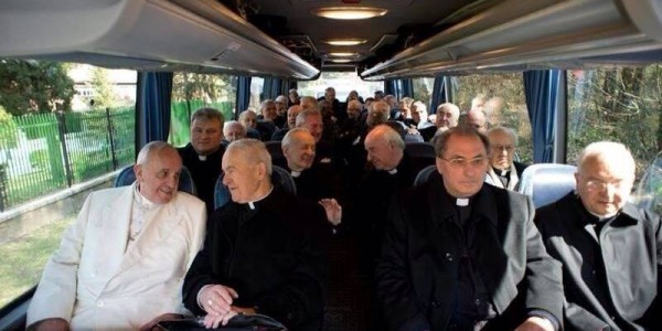 Papa conclui retiro espiritual e retorna ao Vaticano