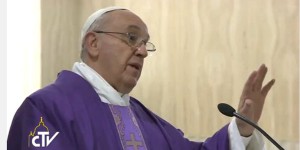 Cruz não é enfeite, diz Papa ao falar do cristianismo