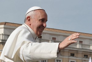 Papa presenteará fiéis com Evangelho de bolso