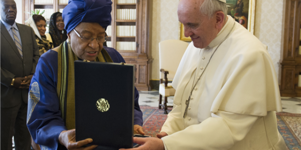 Papa Francisco recebe presidente da Libéria no Vaticano