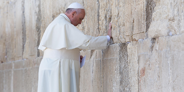 Francisco visita Muro das Lamentações, local importante para o Judaísmo