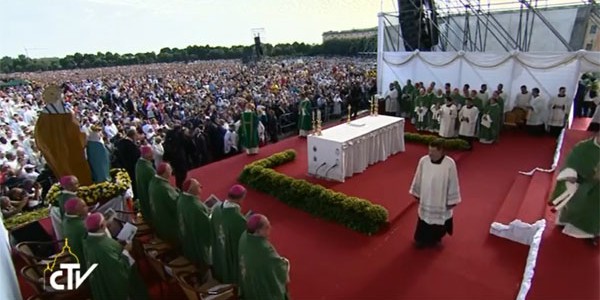 Cerca de 200 mil fiéis participam de Missa com o Papa em Caserta / Foto: Reprodução