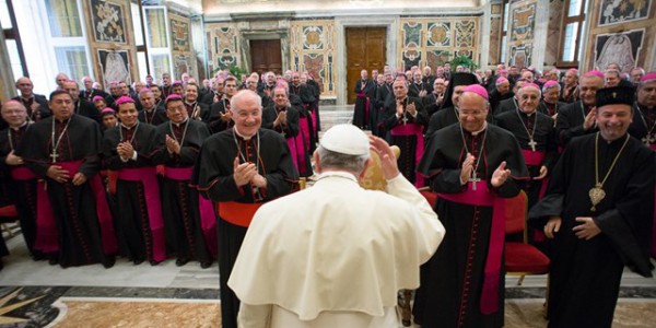 Francisco encoraja novos bispos no ministério episcopal / Foto: L'Osservatore Romano