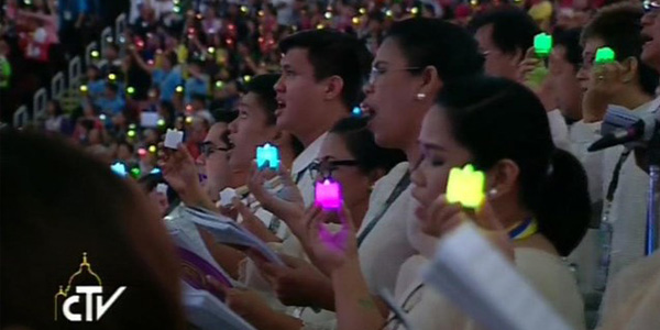 Famílias rezam com o Papa em encontro nas Filipinas / Foto: Reprodução CTV
