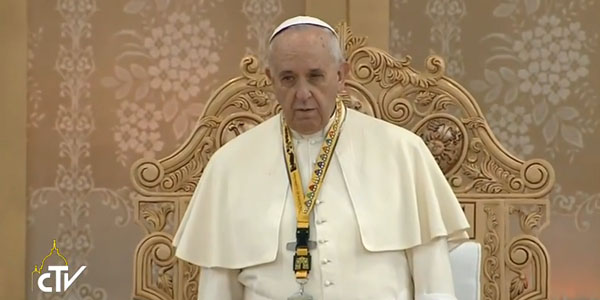 Francisco pouco antes de iniciar o encontro com os jovens; Pontífice pedi por jovem falecida ontem / Foto: Reprodução CTV